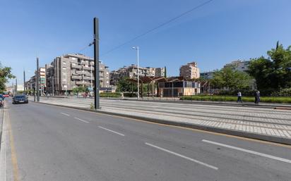 Vista exterior de Pis en venda en  Granada Capital amb Balcó