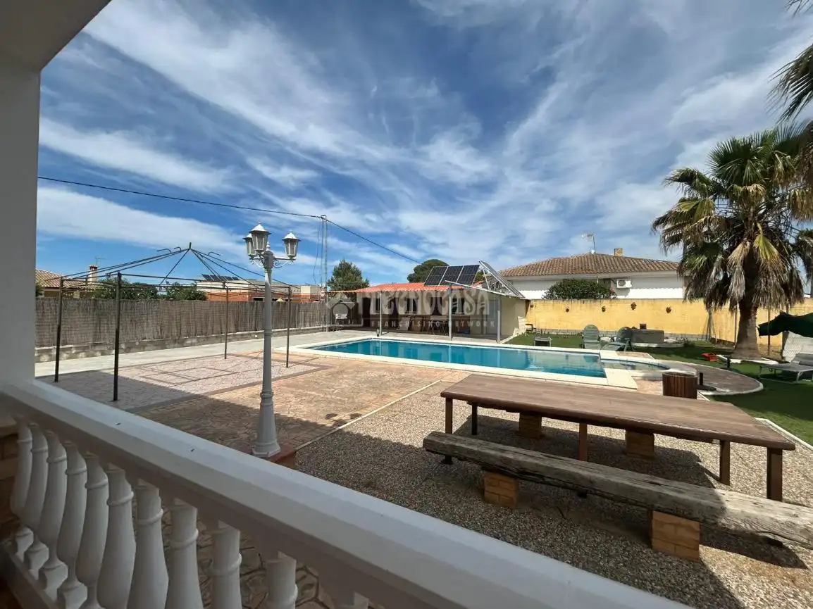 Piscina de Finca rústica en venta en Arahal con Aire acondicionado, Calefacción y Jardín privado