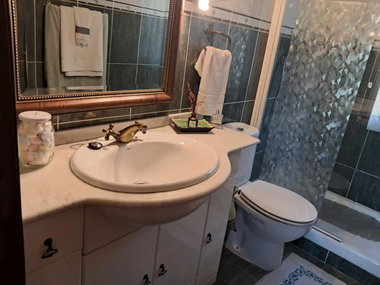 Bathroom of Flat for sale in Erandio