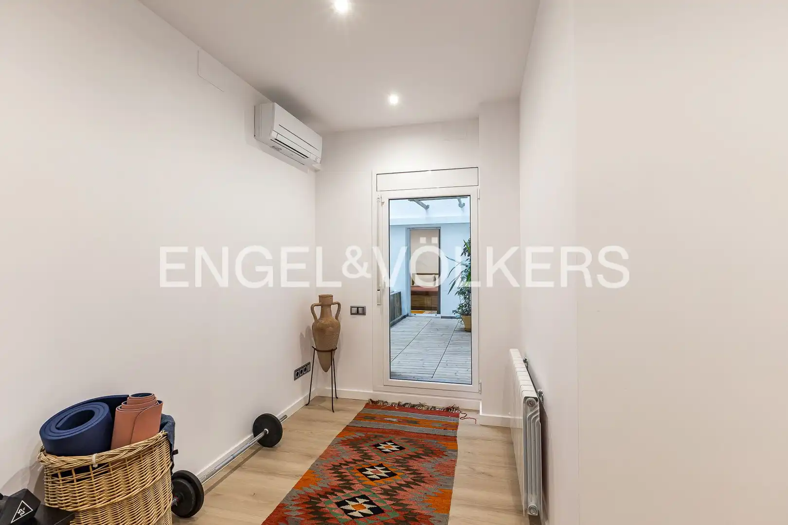 Flat for rent in Barcelona  with Air Conditioner, Heating and Private garden