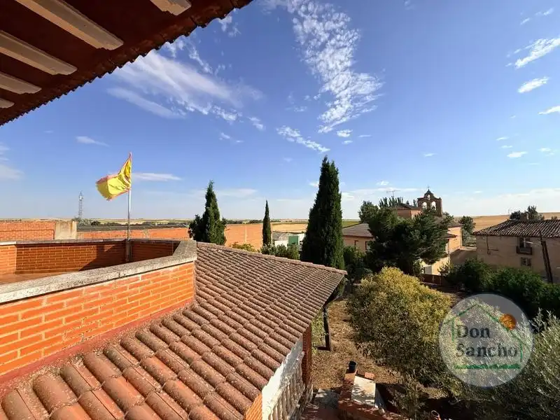 Vista exterior de Casa o chalet en venta en Cabezón de Valderaduey con Calefacción