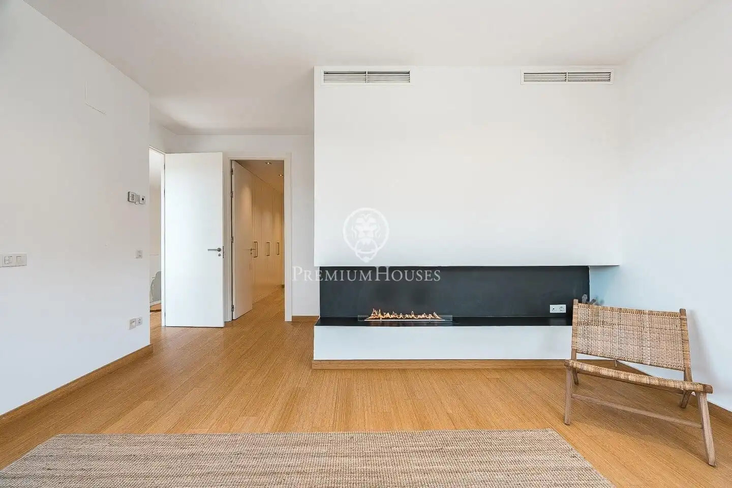 Living room of Houses for sale in Sant Cugat del Vallès  with Air Conditioner, Heating and Private garden