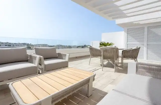 Terraza de Ático en venta en Marbella con Aire acondicionado, Calefacción y Jardín privado