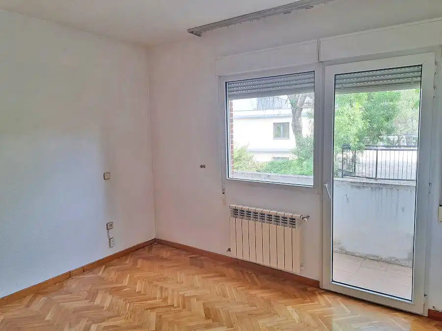 Dormitori de Casa adosada en venda en Torrelodones amb Calefacció, Jardí privat i Parquet