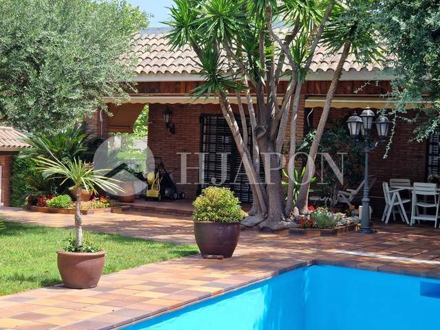 Casa-chalet en Venta en Tiana