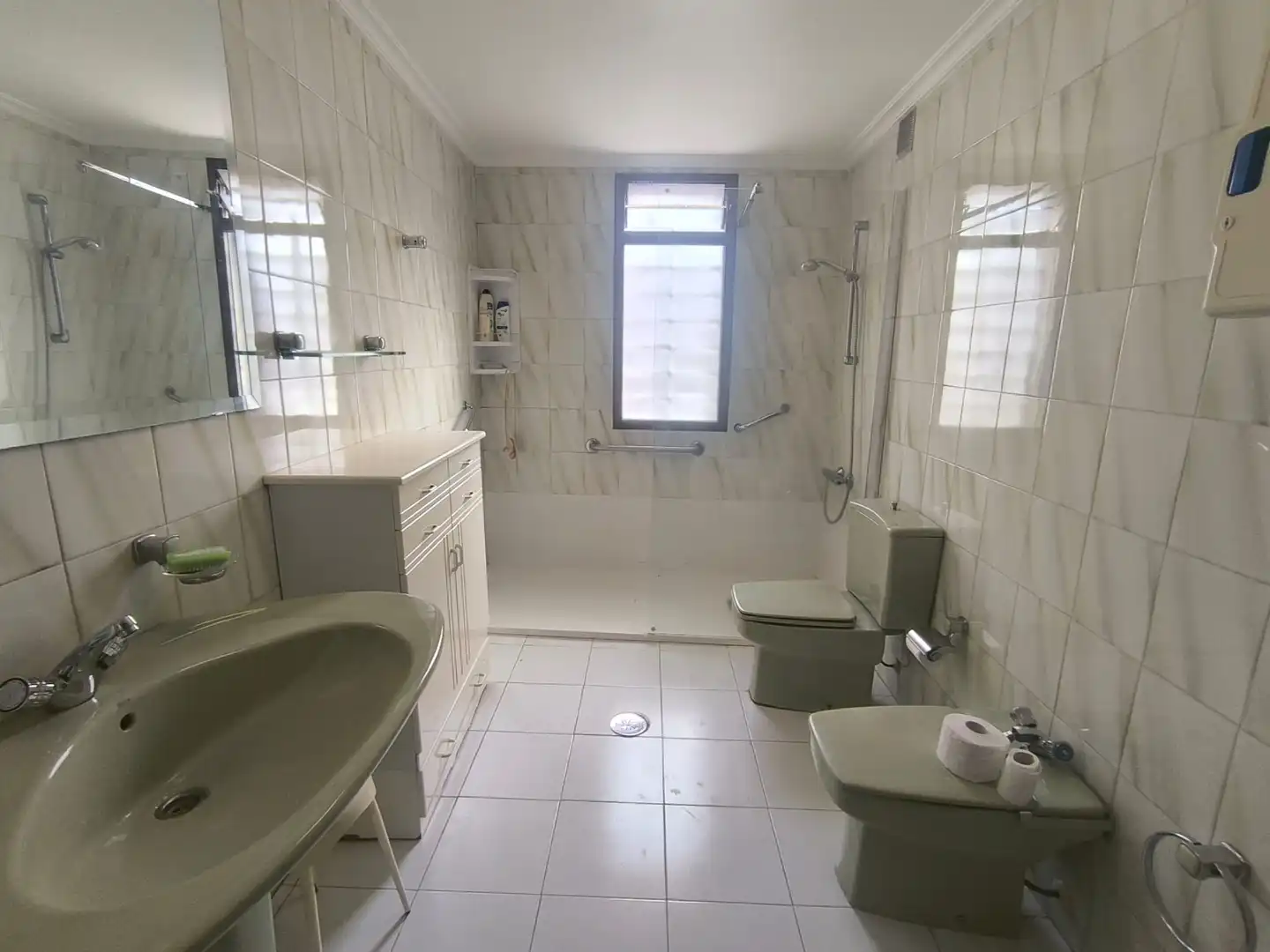 Baño de Piso en venta en Pontevedra Capital  con Calefacción, Parquet y Trastero