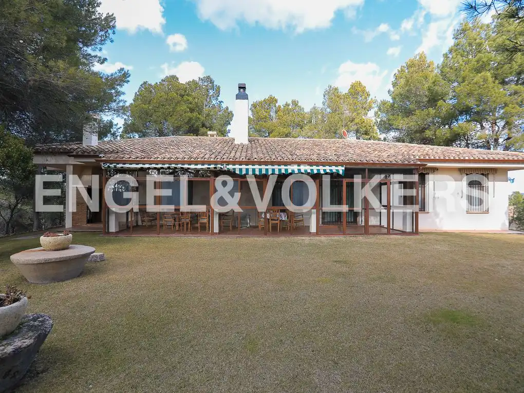 Finca rústica en venda en Ayora amb Jardí privat, Parquet i Terrassa