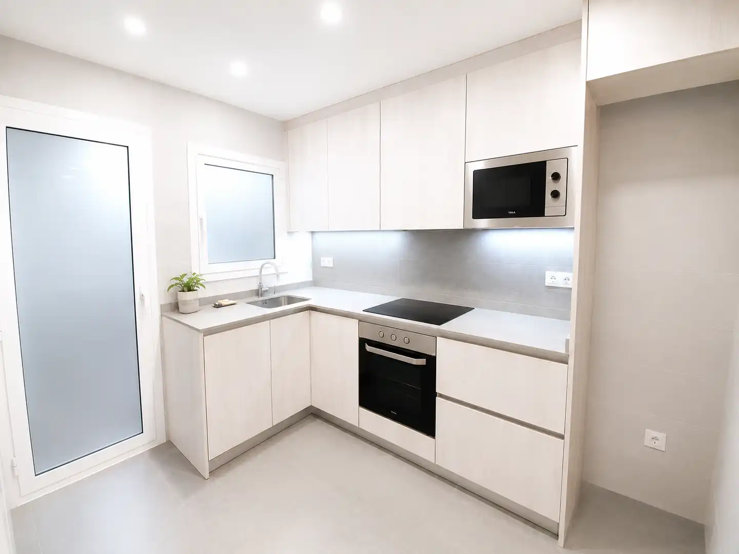 Kitchen of Flat for sale in El Prat de Llobregat  with Oven