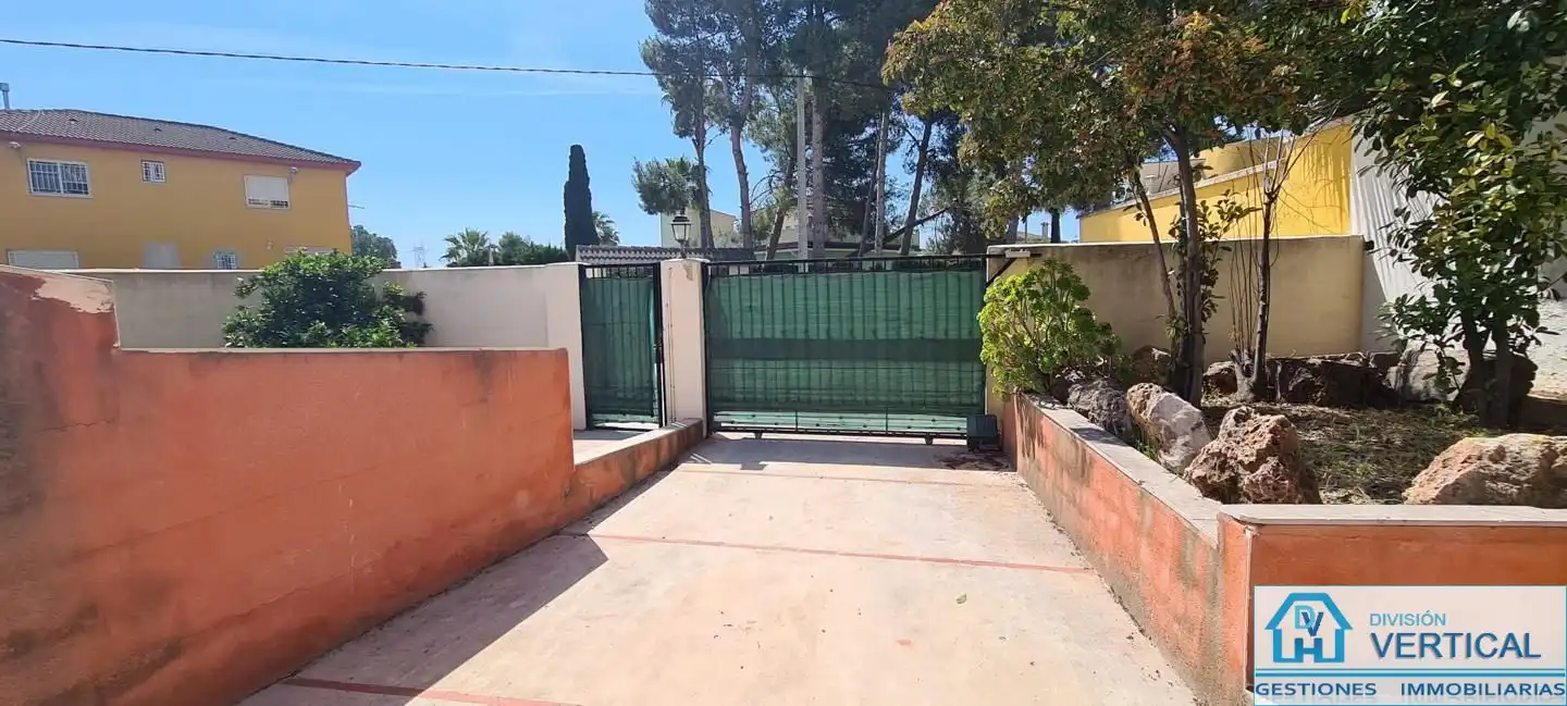 Parking of Houses for rent in Riba-roja de Túria  with Air Conditioner, Private garden and Swimming Pool