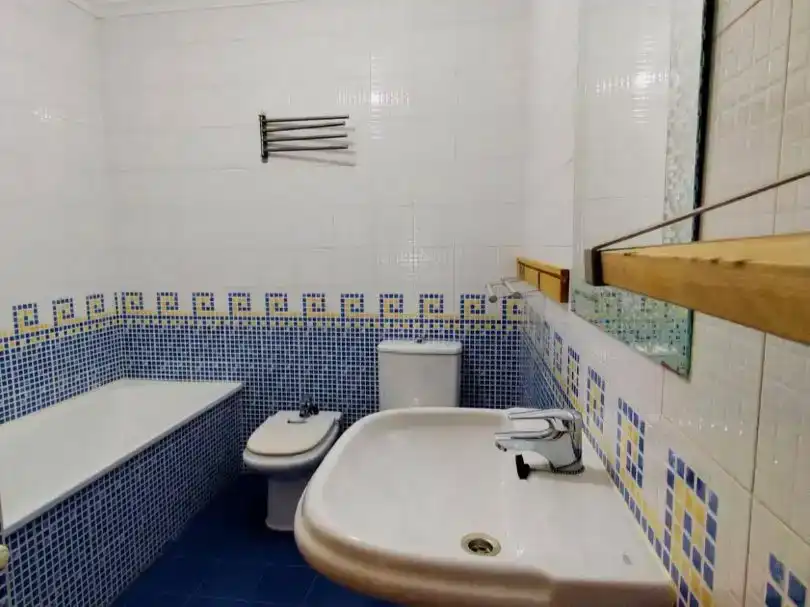 Baño de Casa o chalet en venta en Ávila con Jardín privado, Parquet y Balcón