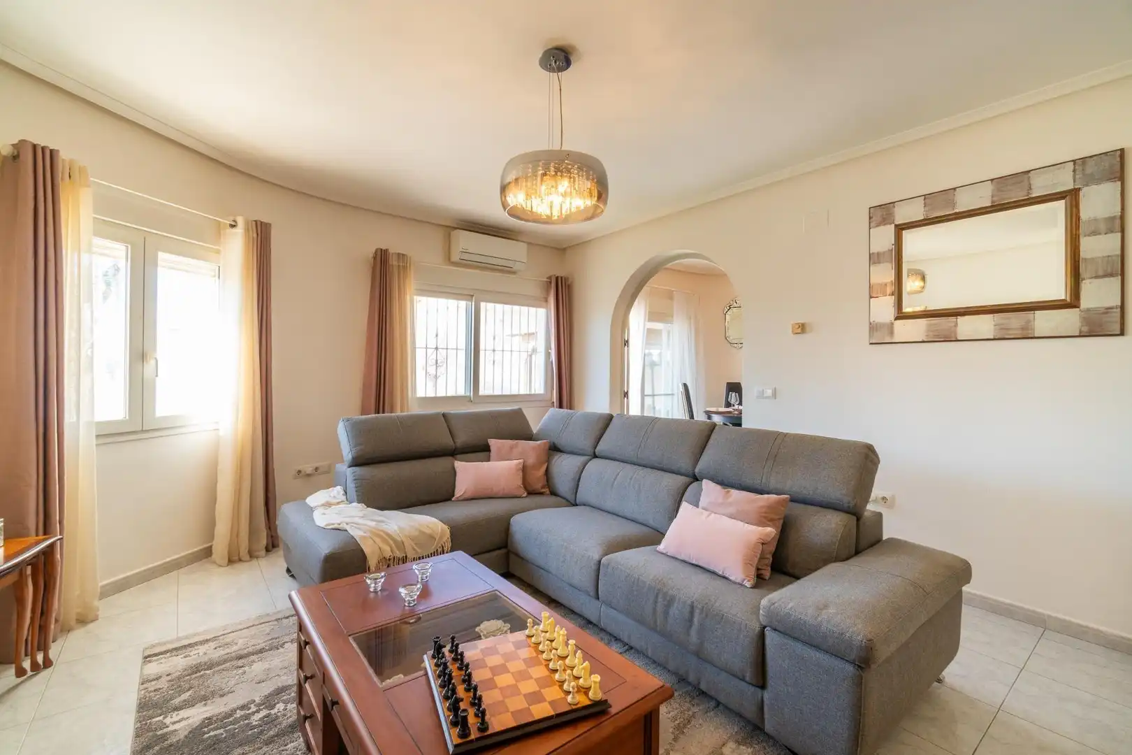 Sala d'estar de Casa o xalet en venda en Orihuela amb Aire condicionat, Calefacció i Jardí privat