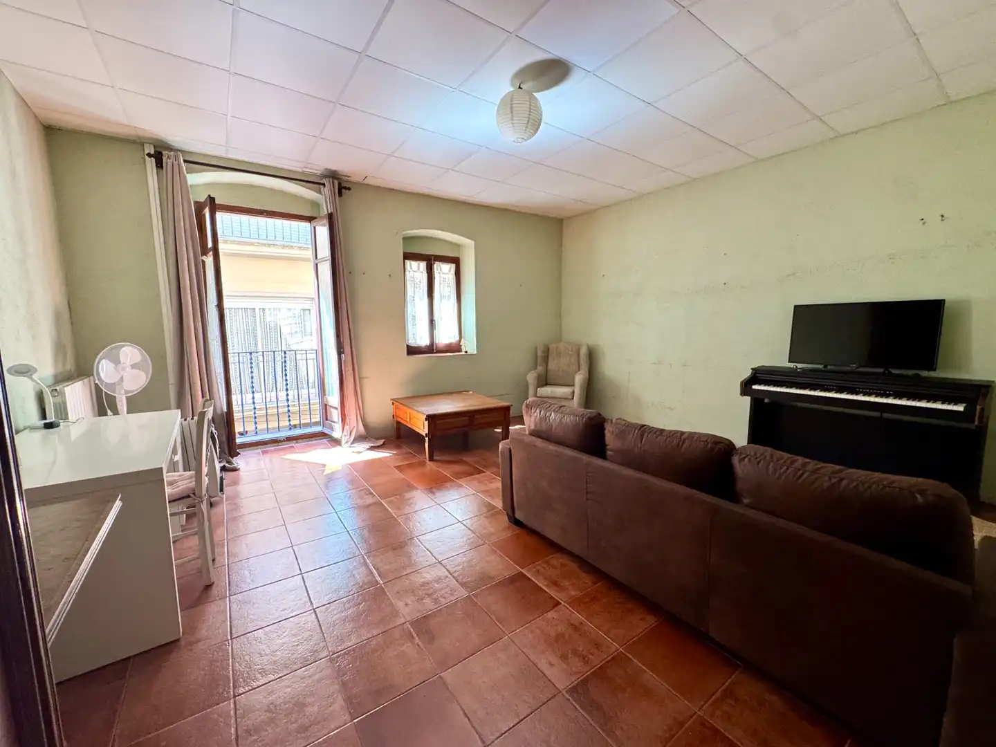 Sala d'estar de Casa adosada en venda en Sant Feliu de Guíxols amb Calefacció, Jardí privat i Terrassa