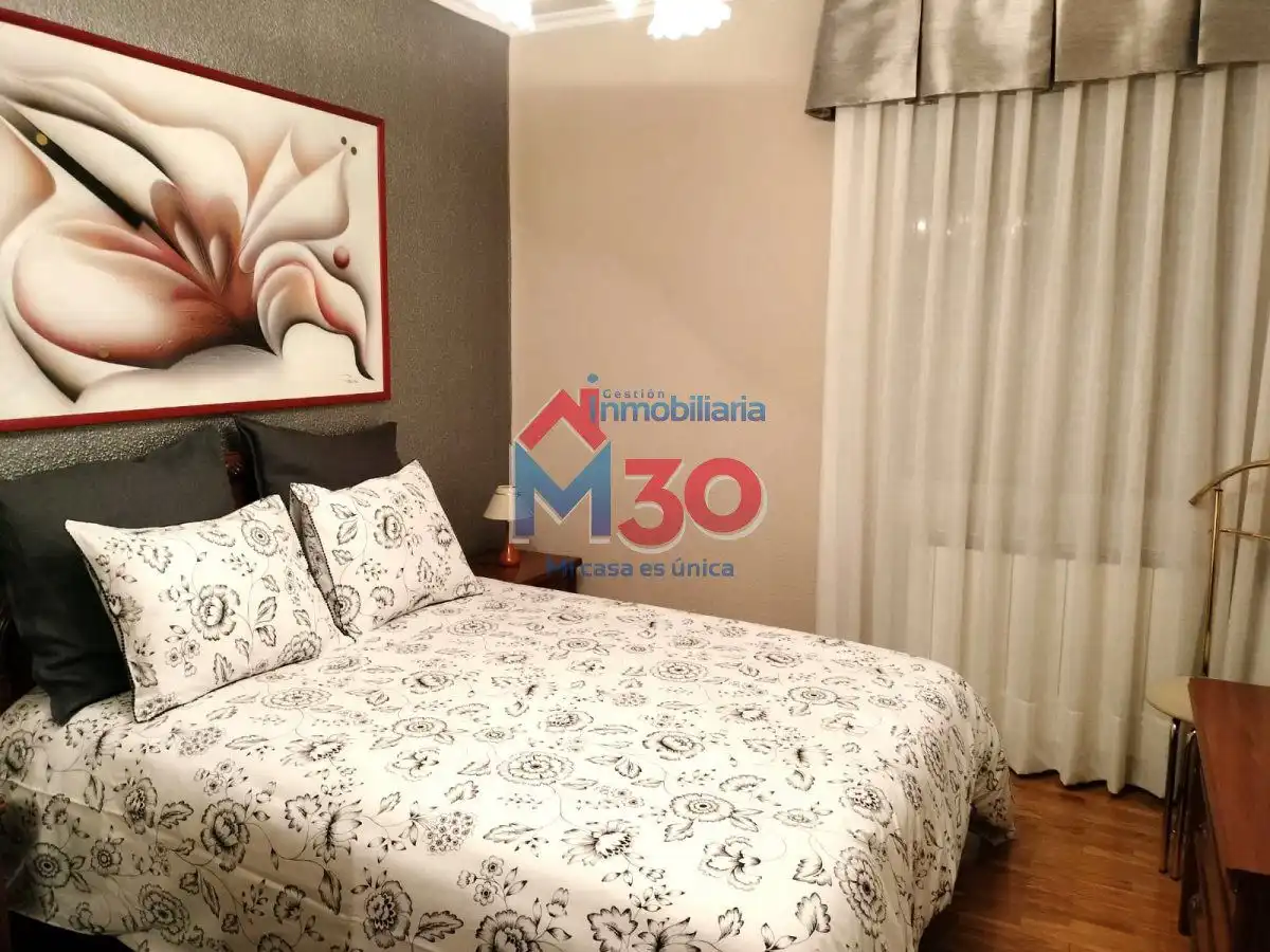 Dormitori de Apartament en venda en Miranda de Ebro amb Calefacció, Parquet i Moblat