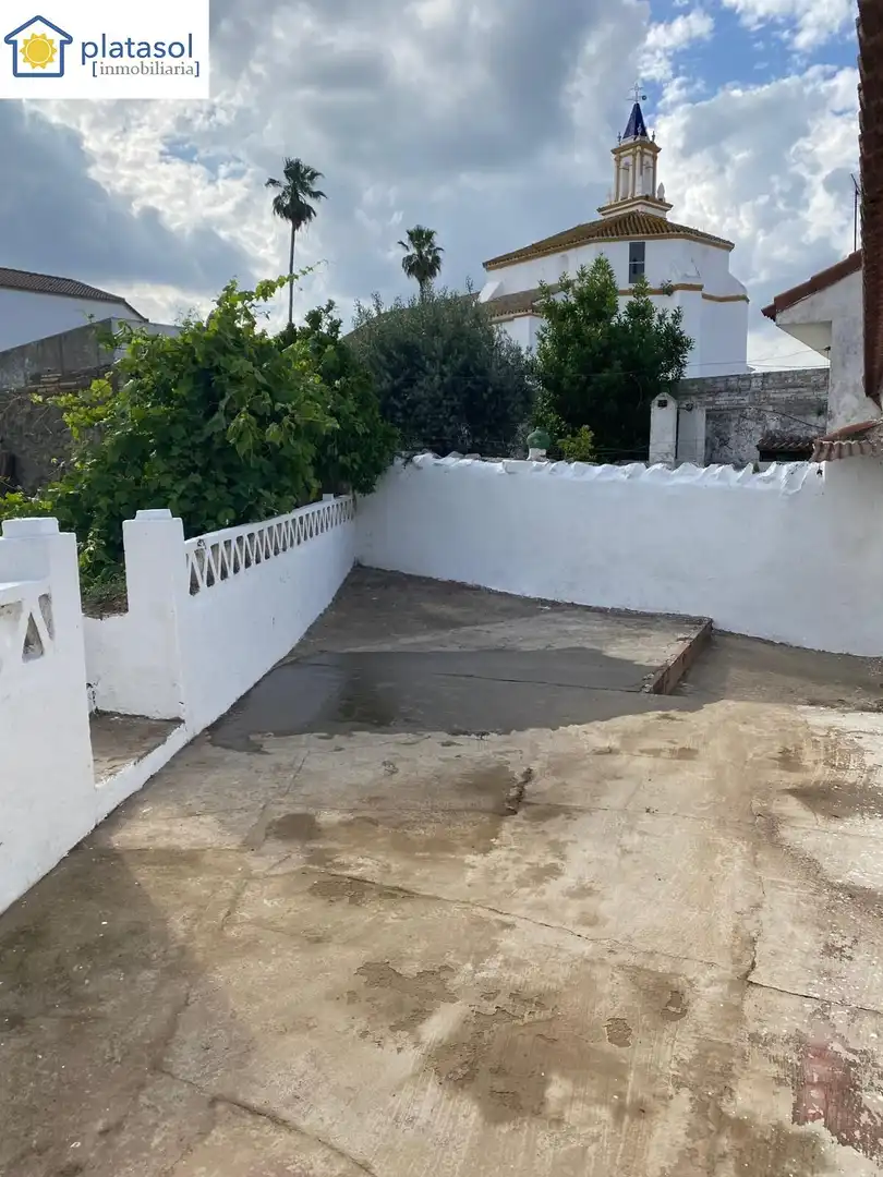 Außenansicht von Haus oder Chalet zum Verkauf in El Garrobo mit Privatgarten