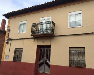 Exterior view of House or chalet for sale in Becilla de Valderaduey