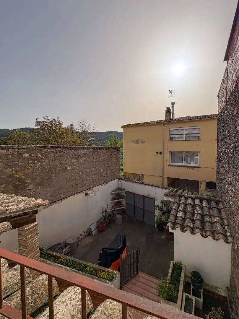 Vista exterior de Casa adosada en venda en Quart amb Calefacció, Terrassa i Balcó