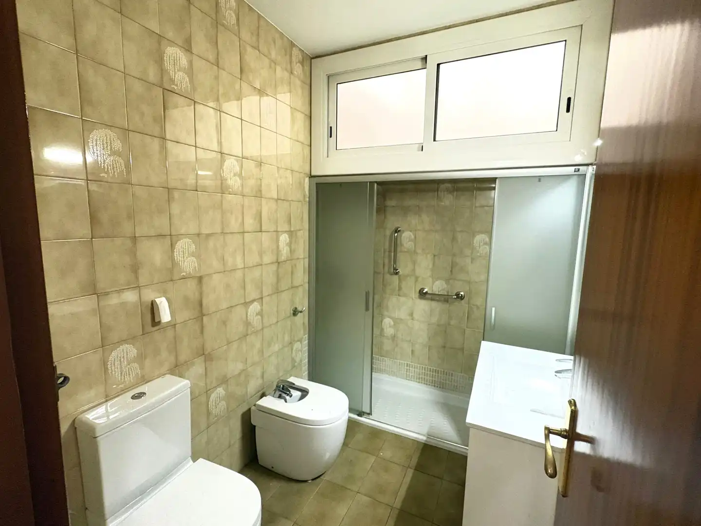 Badezimmer von Einfamilien-Reihenhaus zum Verkauf in Terrassa mit Klimaanlage, Heizung und Terrasse