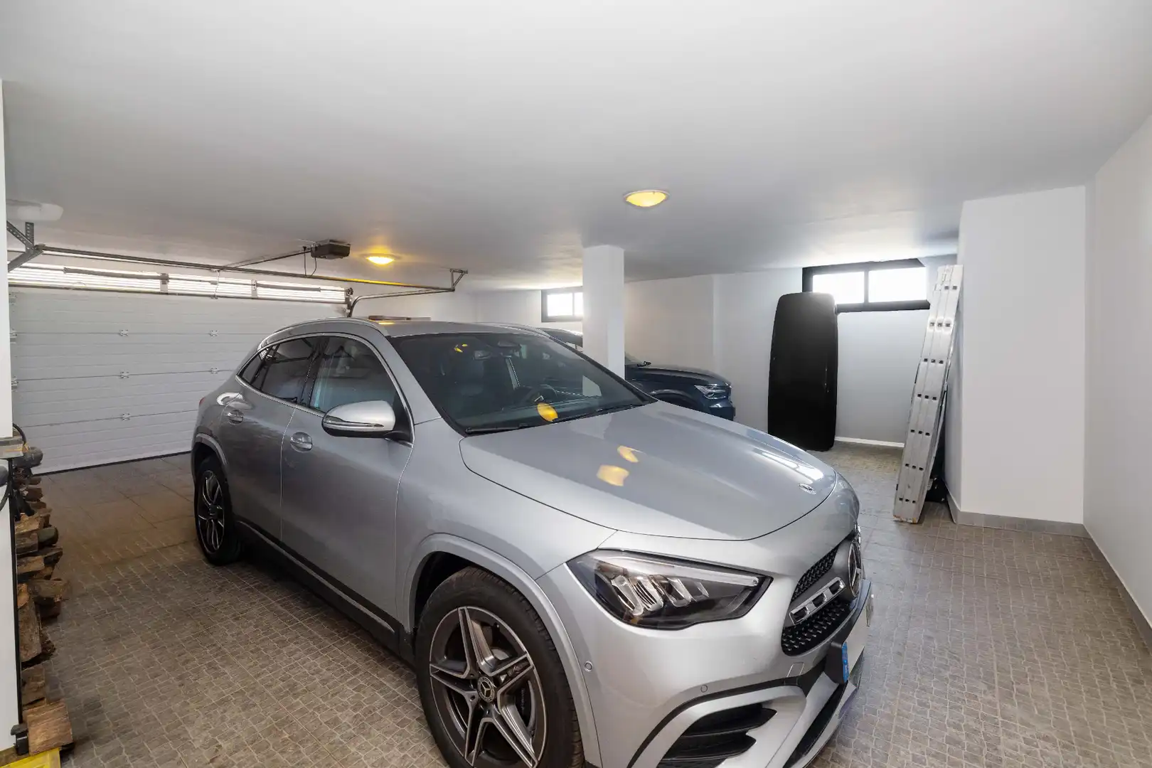 Aparcament de Casa o xalet en venda en Marbella amb Aire condicionat, Jardí privat i Terrassa