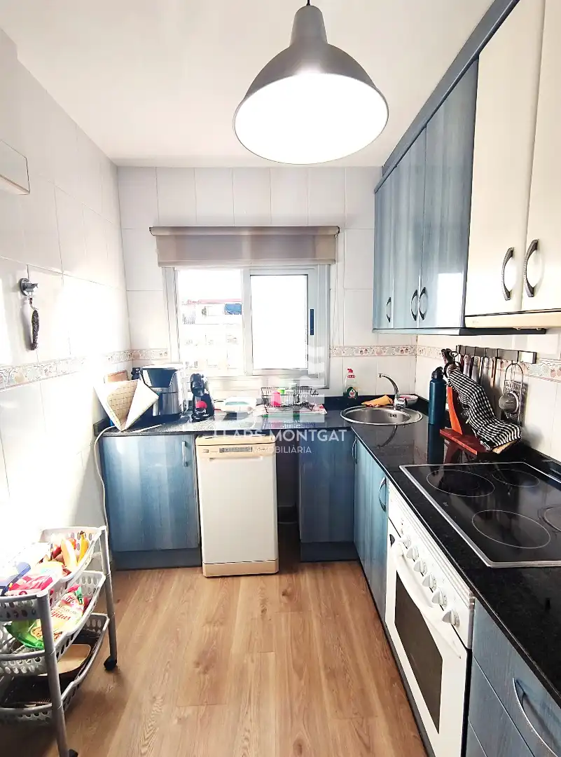 Cuina de Àtic en venda en Badalona amb Calefacció, Parquet i Terrassa