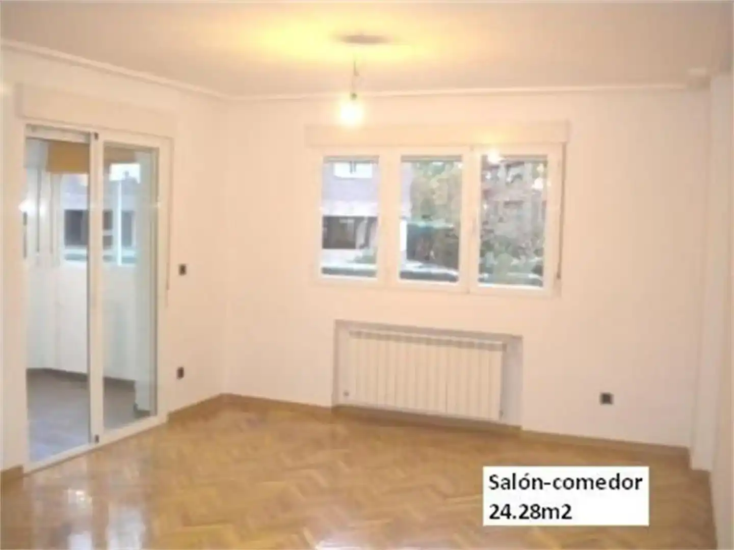Sala d'estar de Pis en venda en Pozuelo de Alarcón amb Aire condicionat