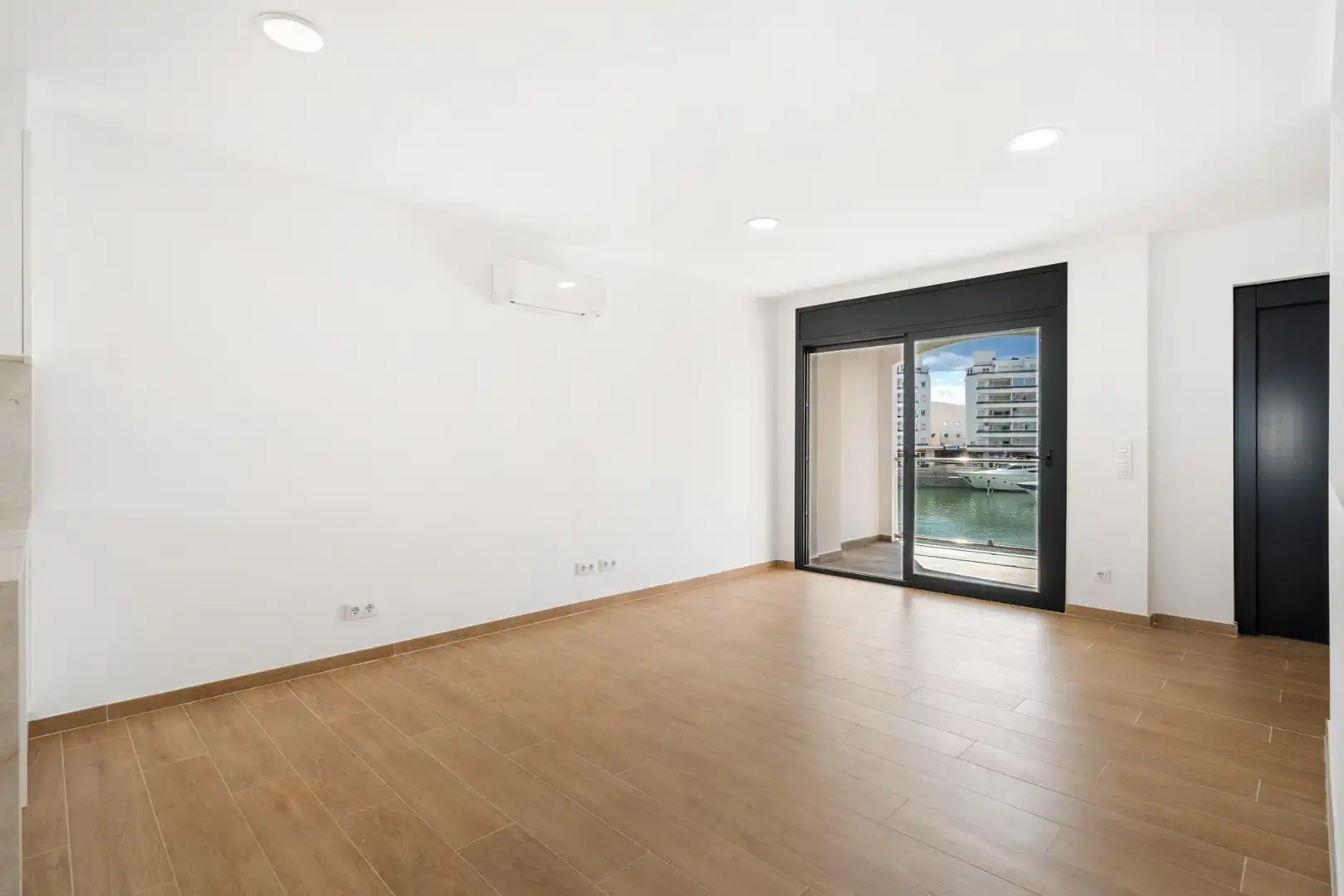 Sala de estar de Casa o chalet en venta en Empuriabrava con Calefacción, Terraza y Balcón
