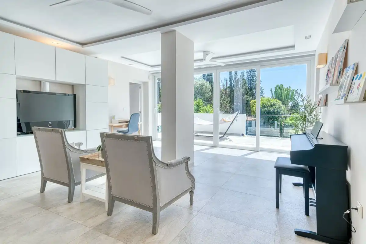 Living room of Houses for sale in Marbella  with Air Conditioner, Private garden and Terrace