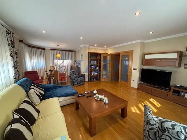 Chalet con piscina en venta en Valdepeñas, imagen 2