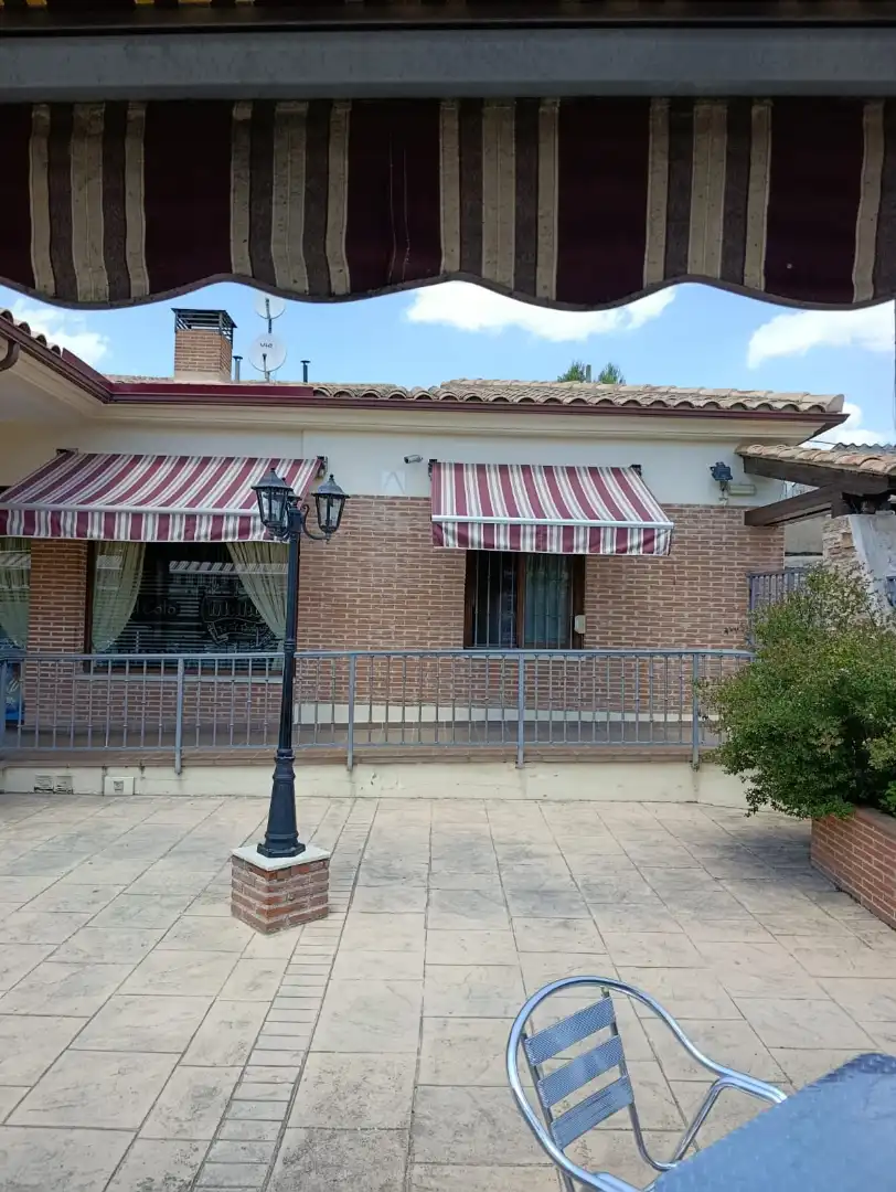 Geschaftsraum zum Verkauf in Albalate de Zorita mit Klimaanlage, Heizung und Terrasse