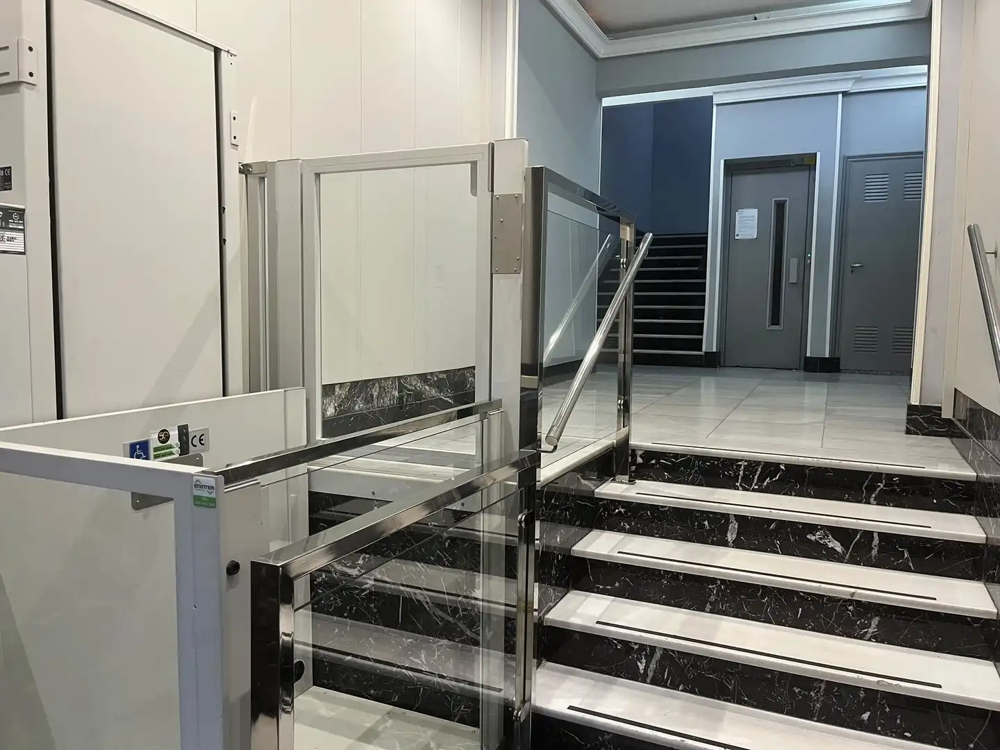 Flat with lift for sale in Sabino Arana Etorbidea, imagen 2
