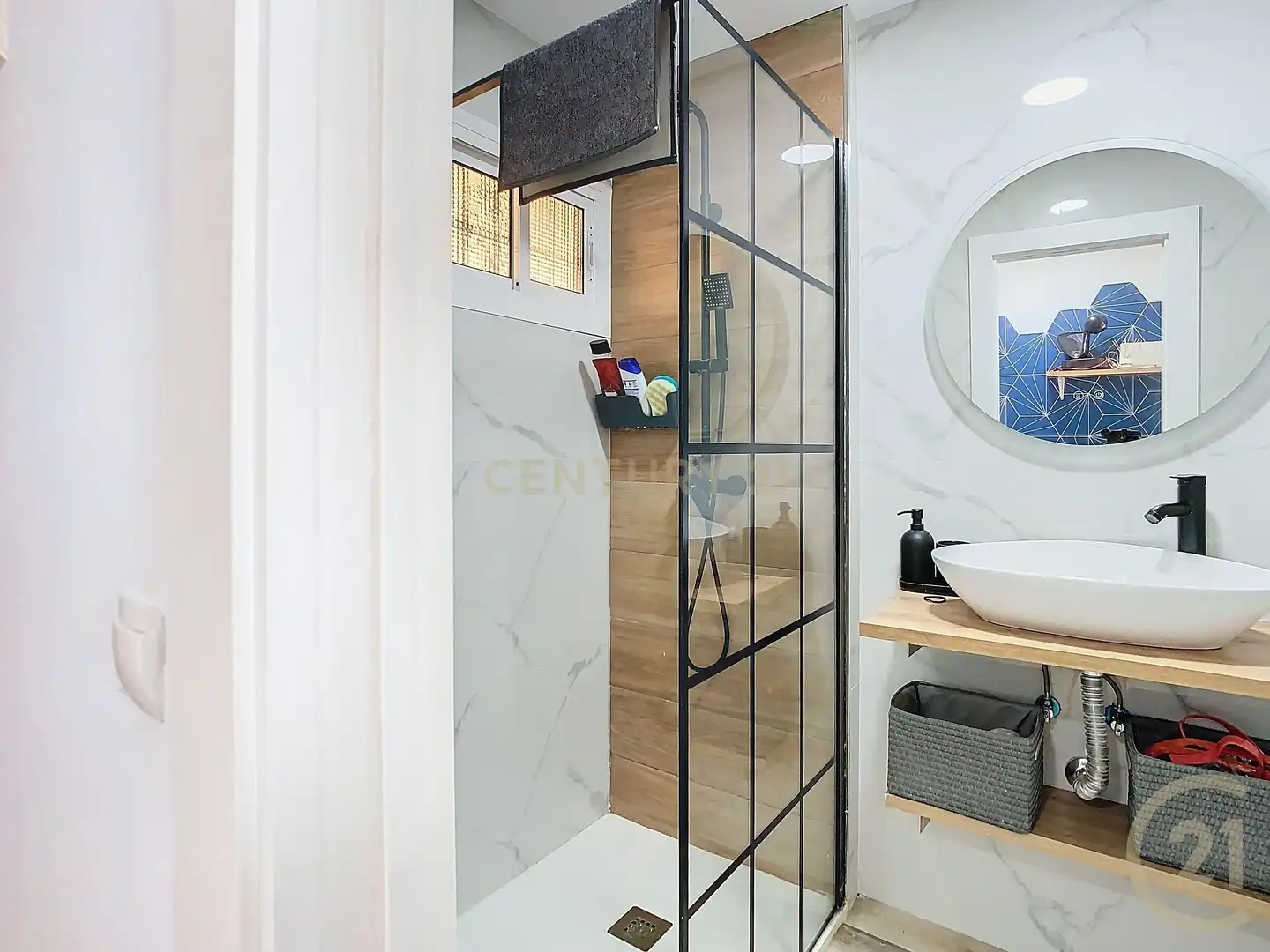 Baño de Apartamento de alquiler en Benalmádena con Aire acondicionado, Jardín privado y Amueblado