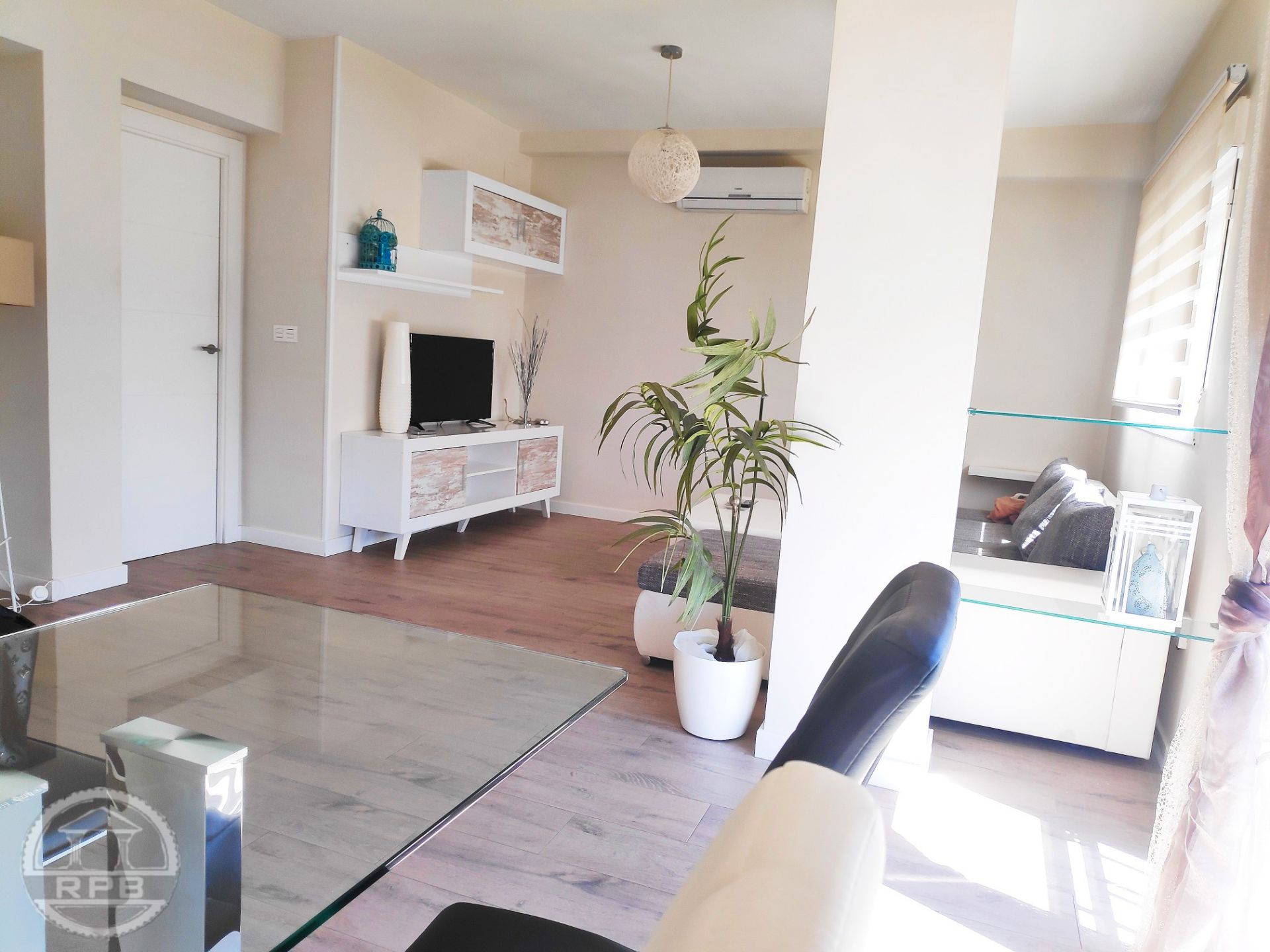 Living room of Flat to rent in  Granada Capital  with Air Conditioner, Heating and Furnished