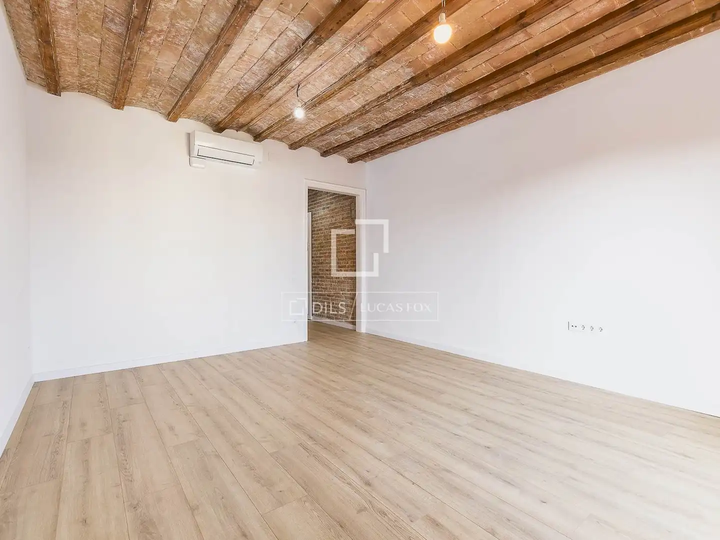 Wohnung zum Verkauf in Barcelona mit Klimaanlage, Heizung und Parkett