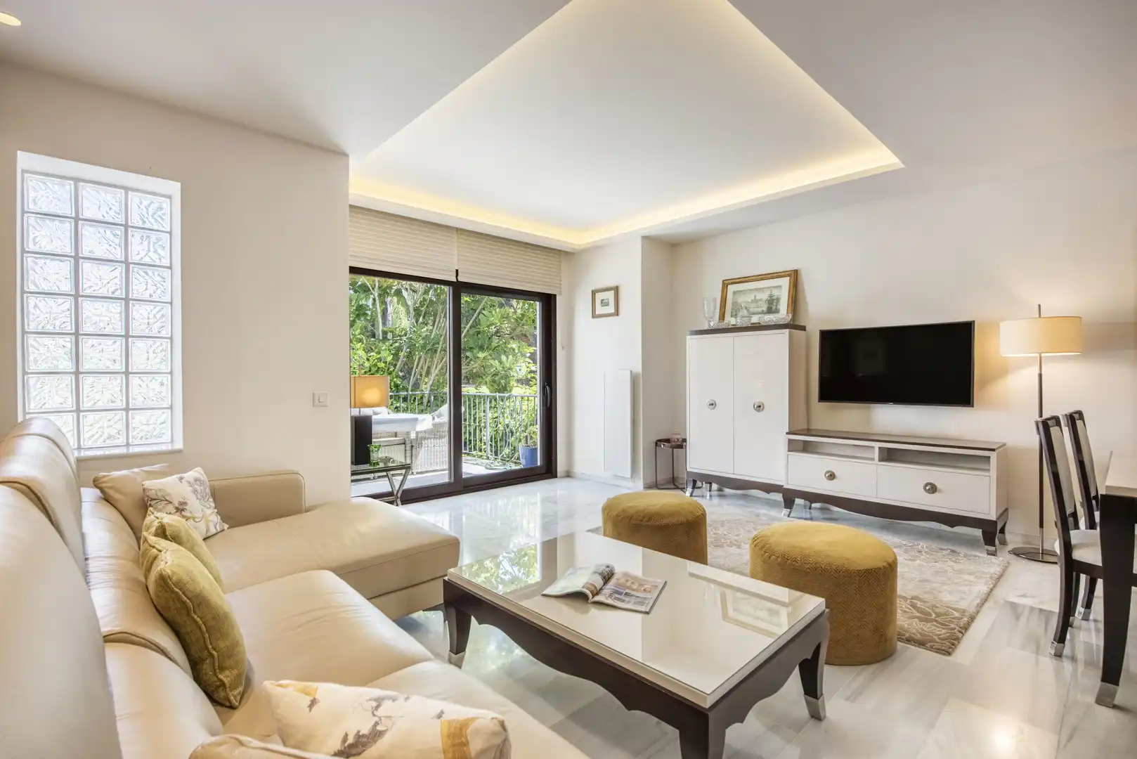 Living room of Detached homes for sale in Marbella  with Private garden, Terrace and Furnished