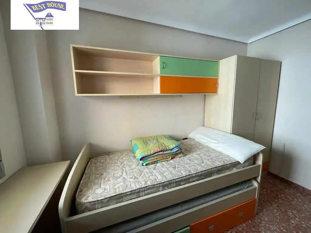 Wohnung zur Miete in Ensanche - Franciscanos