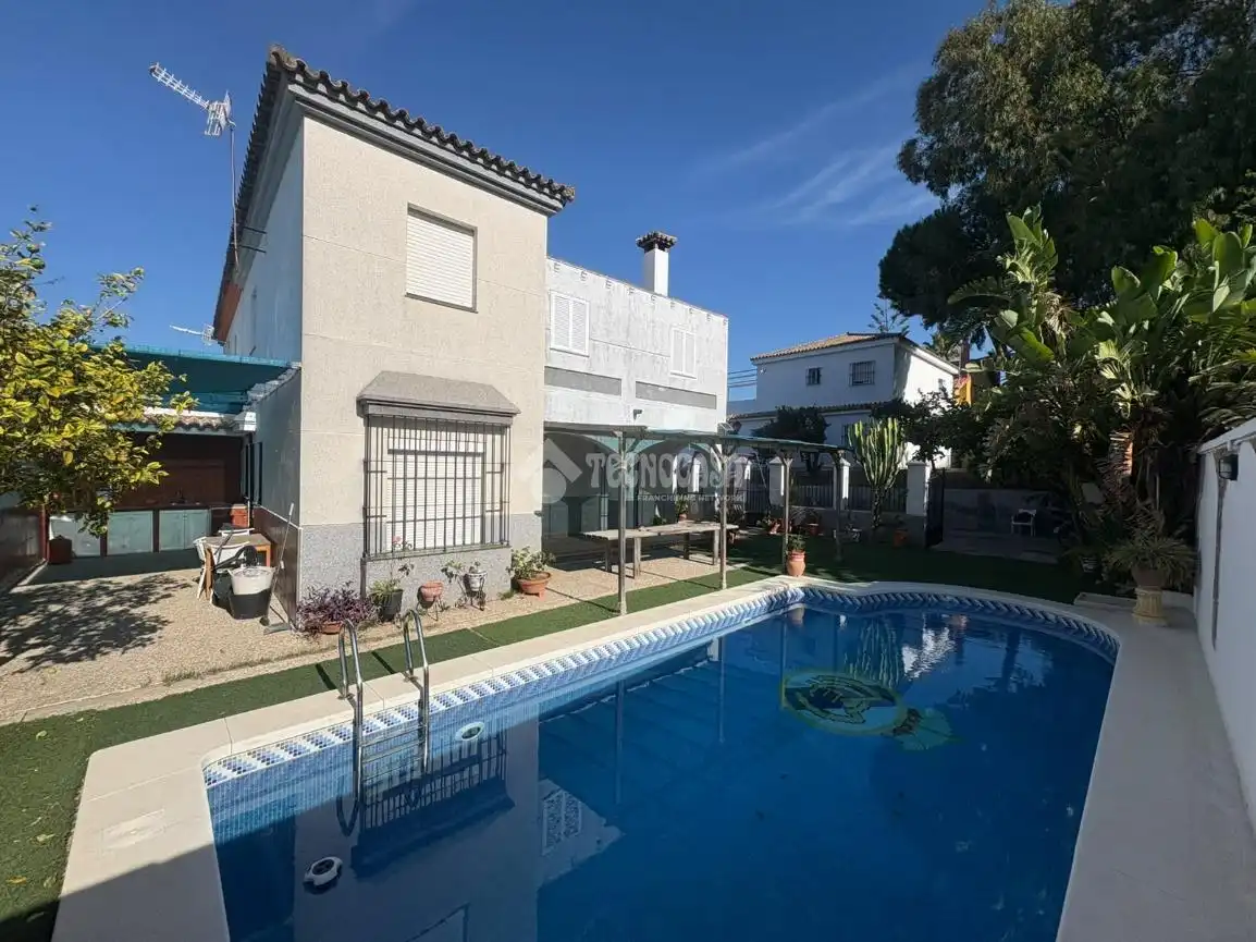 Vista exterior de Casa o xalet en venda en Bonanza - Avda de Huelva - Barrio Andalucia