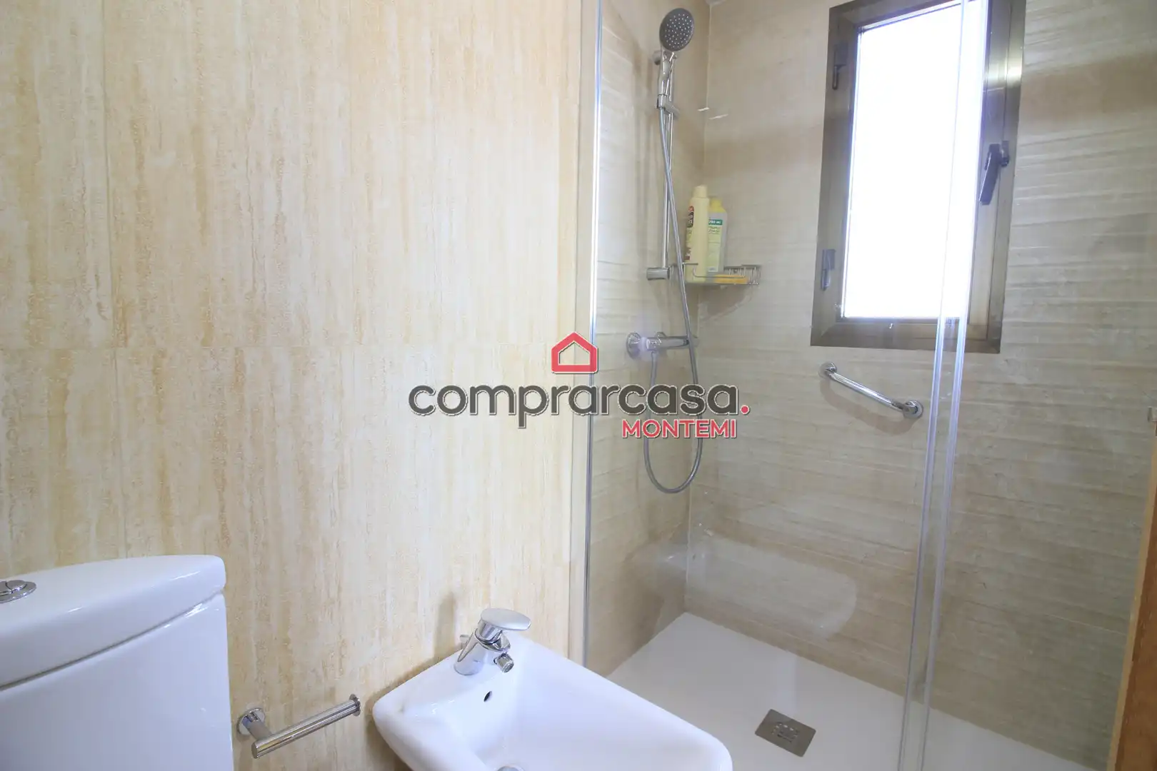Badezimmer von Wohnung zum Verkauf in Madrid mit Heizung, Parkett und Terrasse