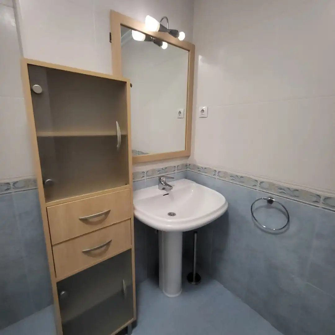 Bany de Pis en venda en Ávila amb Calefacció, Terrassa i Traster