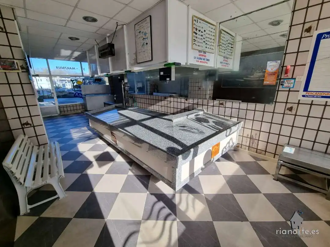 Business premises to rent in Llaranes