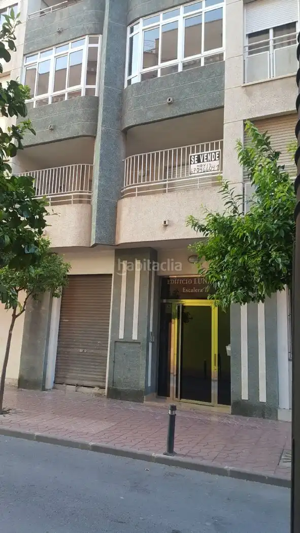 Piso con ascensor en venta en Calle los Naranjos 6