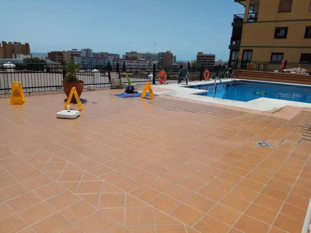 Piscina de Apartament de lloguer en Torremolinos amb Aire condicionat, Calefacció i Terrassa