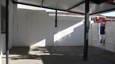 Foto 3 de Casa adosada en venta en Carrión de los Céspedes, Sevilla