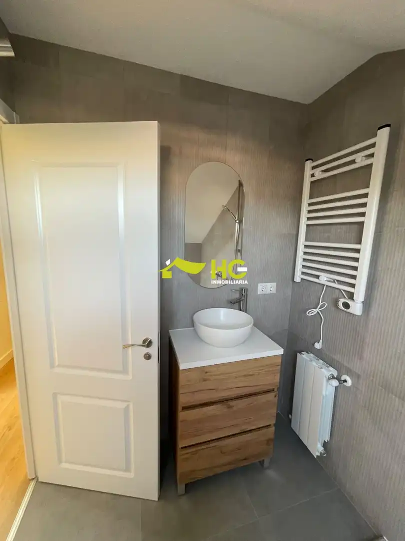 Bathroom of Flat for share in Villaviciosa de Odón  with Air Conditioner, Heating and Furnished