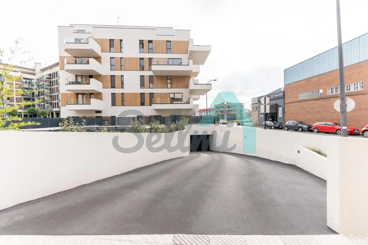 Aparcament de Planta baixa en venda en Oviedo  amb Aire condicionat, Calefacció i Terrassa