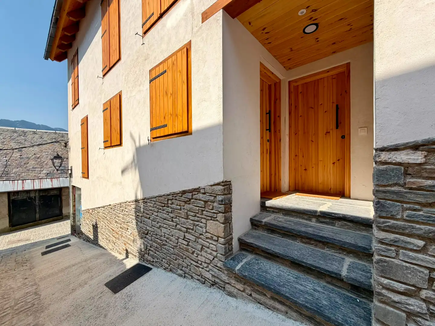 Exterior view of Duplexes for sale in Naut Aran  with Heating, Furnished and Balcony