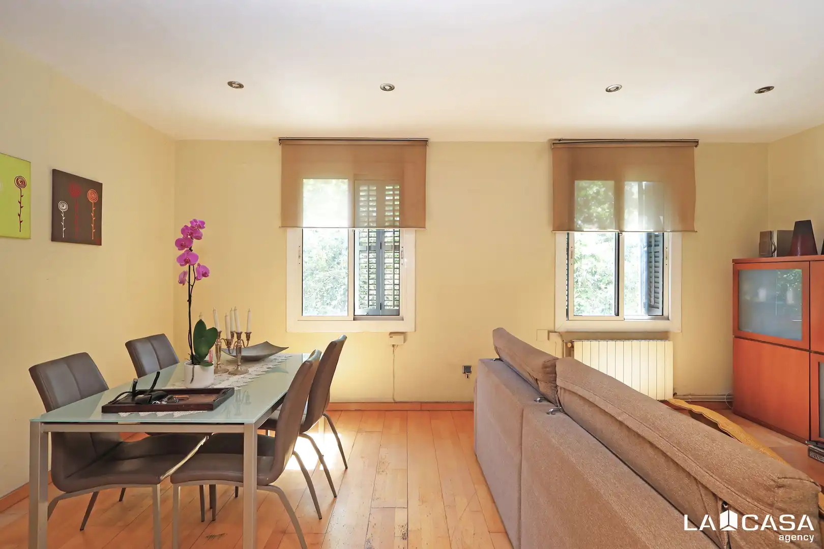 Comedor de Piso en venta en Barcelona con Balcón