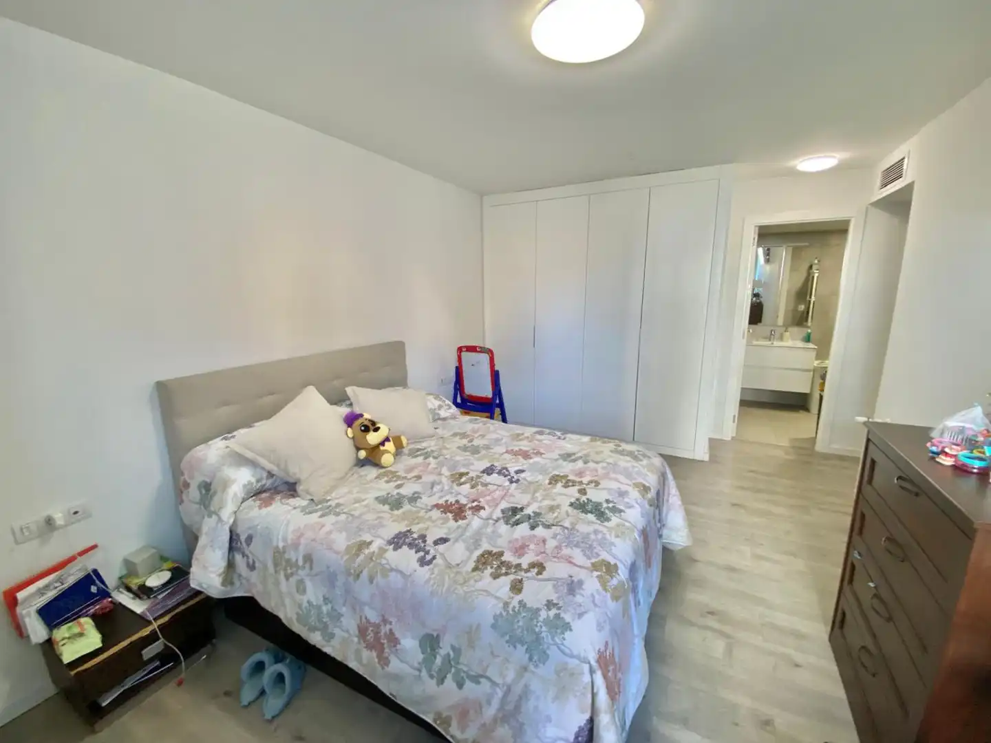 Bedroom of Flat for sale in Valencia  with Air Conditioner, Parquet flooring and Storage room