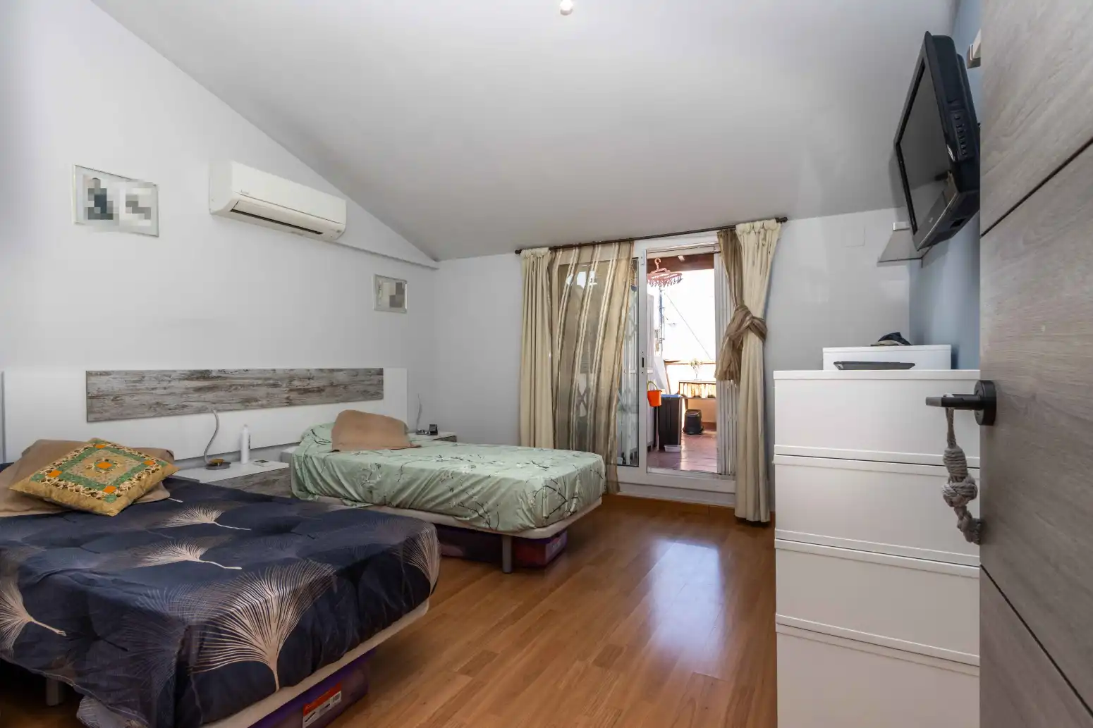 Bedroom of Flat for sale in Terrassa  with Air Conditioner, Heating and Parquet flooring