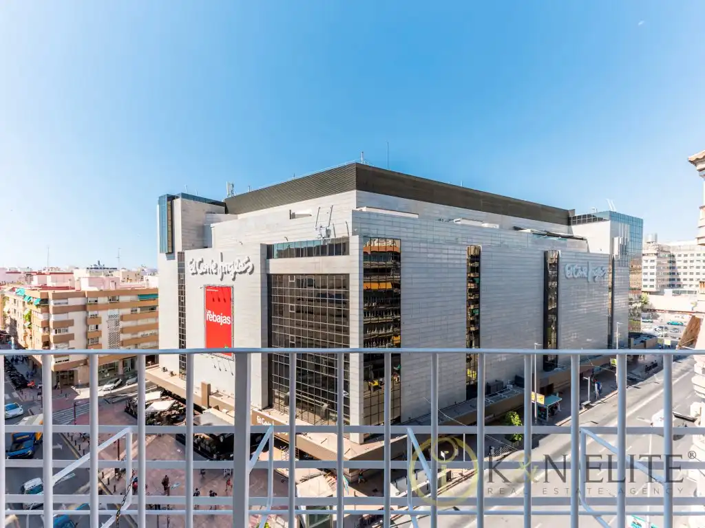 Vista exterior de Àtic en venda en Alicante / Alacant amb Aire condicionat i Terrassa