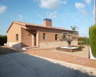 Vista exterior de Casa o xalet en venda en Mont-roig del Camp amb Aire condicionat, Calefacció i Jardí privat