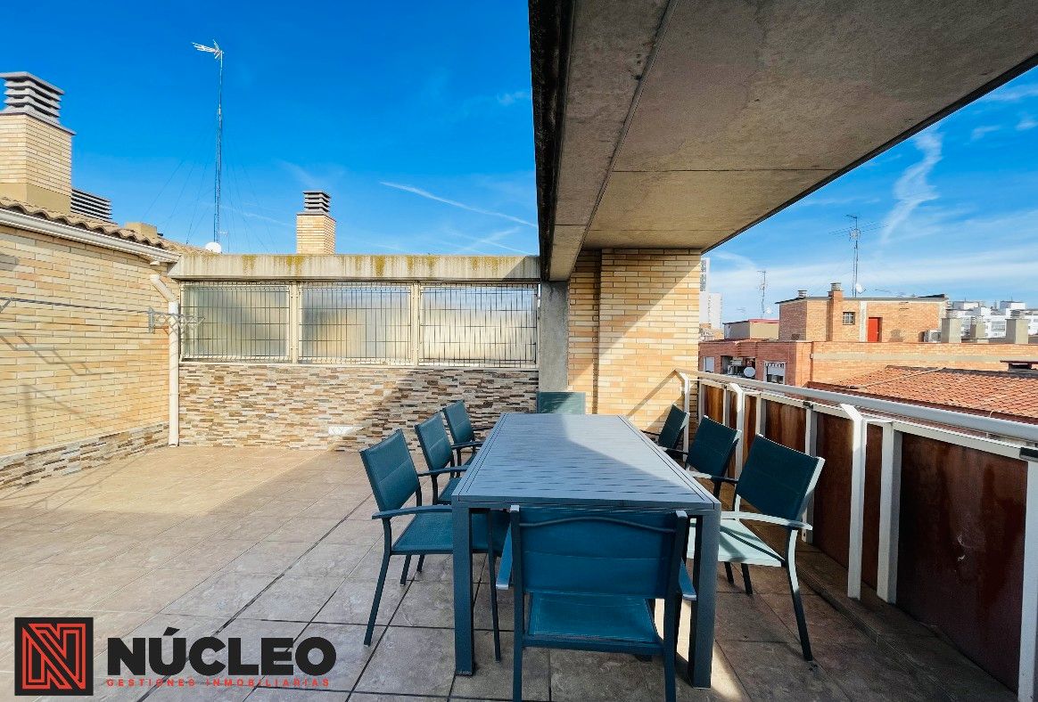 Duplex for sale in Calle de Arias, Barrio del Ave